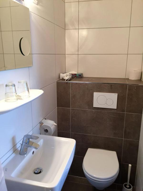 Gasthof Krone Monchberg  Bagian luar foto